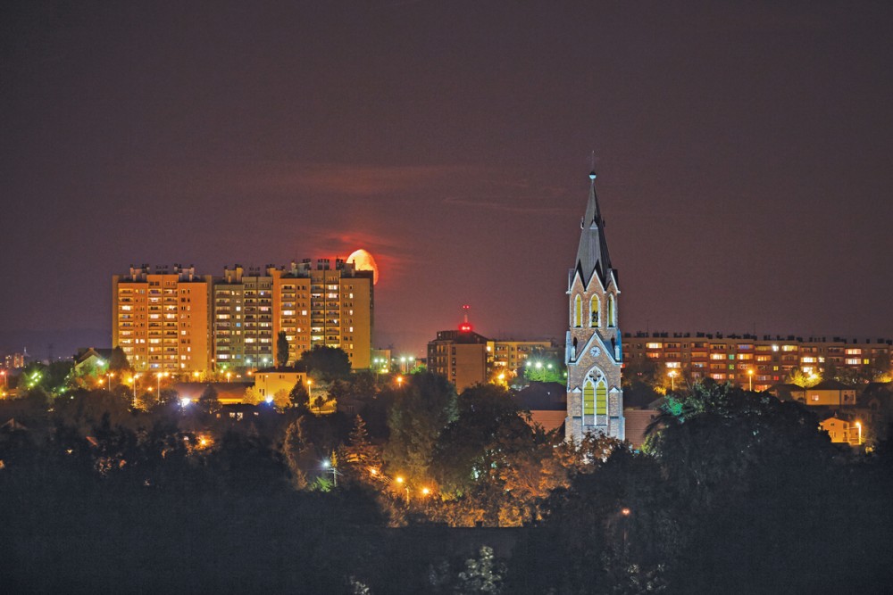Libiąż nocą. Widok na Kościół pw. Przemienienia Pańskiego